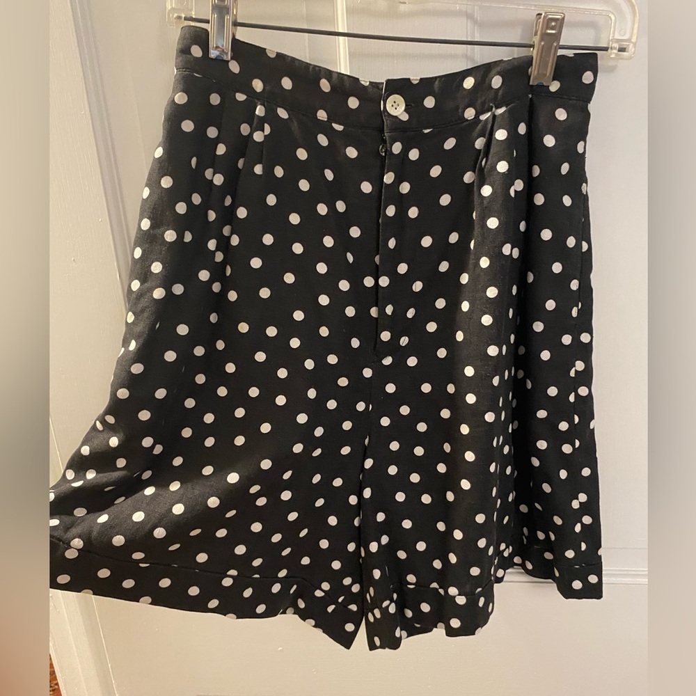 Vintage linen polka dot shorts. Large but fits like a 4.